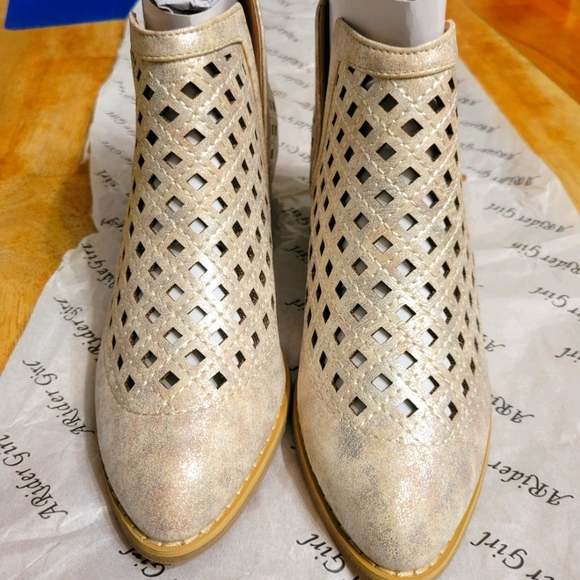 Abby NWT Metallic Lattice Bootie 6 - Picture 7 of 8